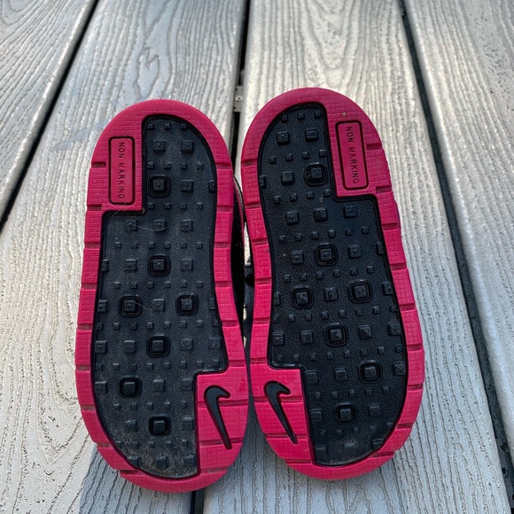 Nike waterproof boots toddler girls size 8c - Picture 3 of 4